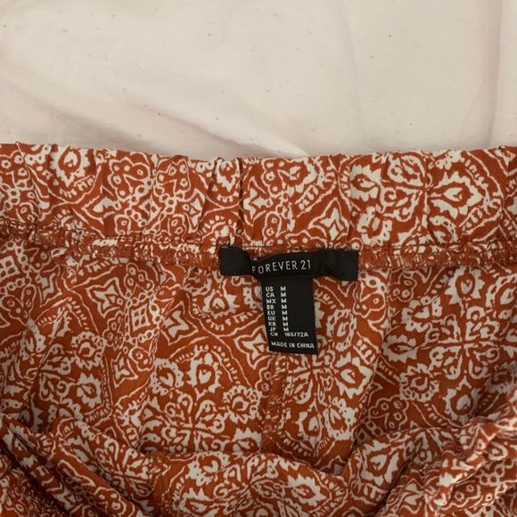 Pattern Flowy Shorts - Picture 2 of 2